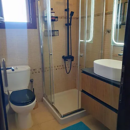 Teo's Seaview Specious Apartment, Near Harbor *