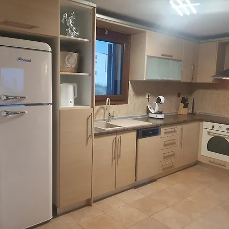 Apartmán Teo's Seaview Specious Apartment, Near Harbor