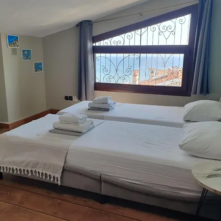 Teo's Seaview Specious Apartment, Near Harbor