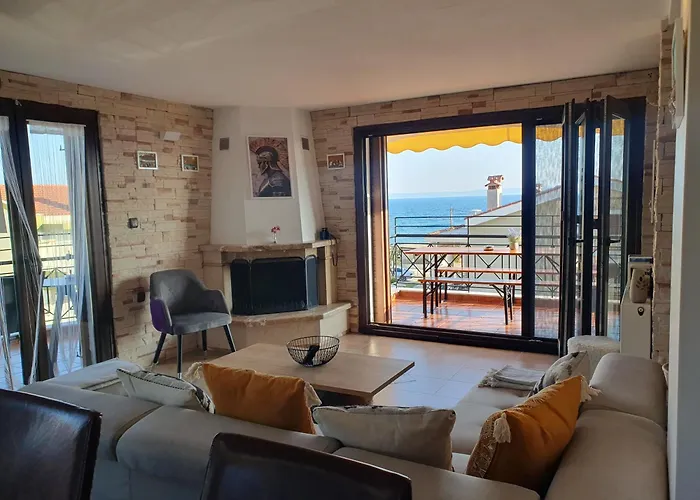 Teo's Seaview Specious Apartment, Near Harbor Апартаменты Никити