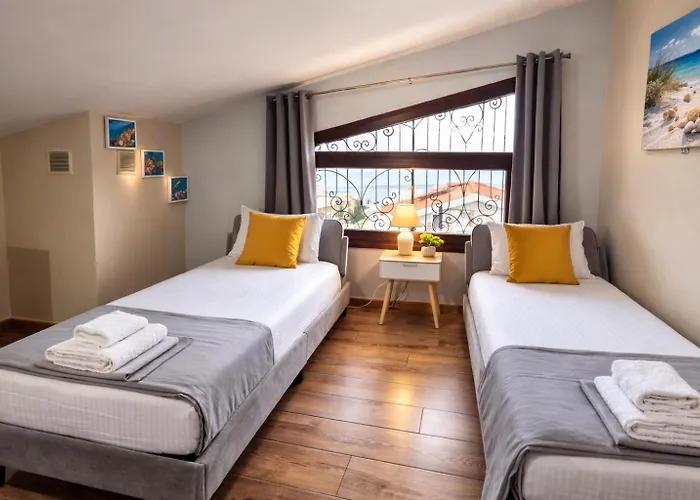 Teo's Seaview Specious Apartment, Near Harbor *