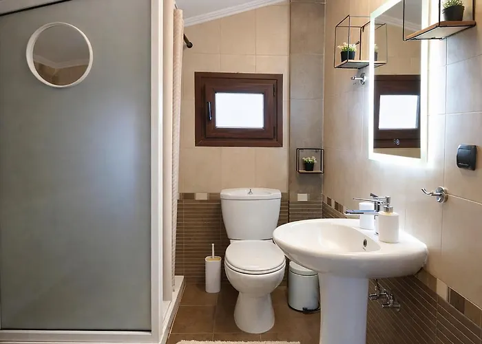 Teo's Seaview Specious Apartment, Near Harbor Никити